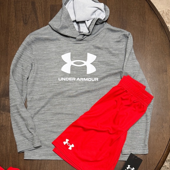 Under Armour Heather Gray Hoodie and Vibrant Red Shorts - Picture 1 of 10